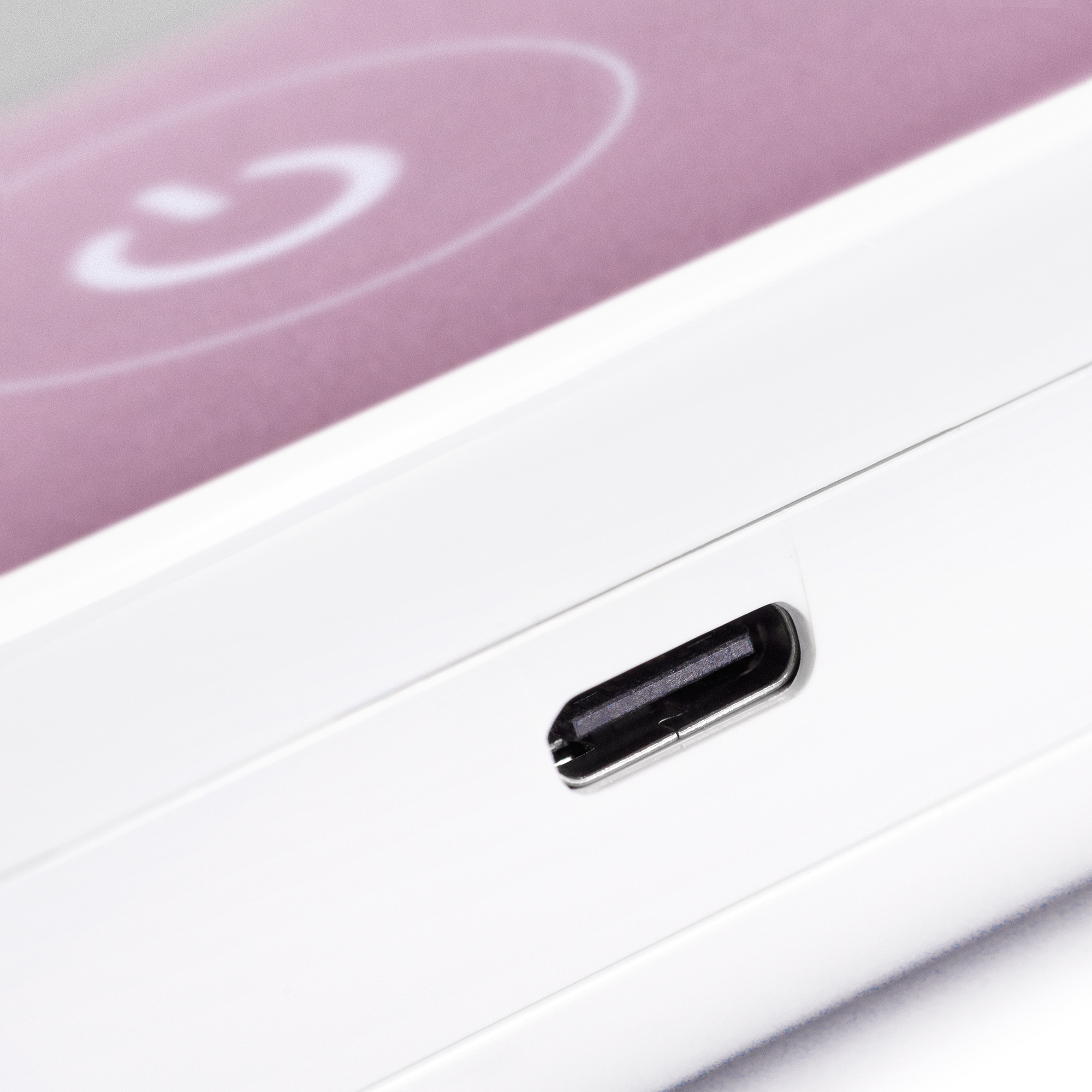 NOVAMA PRIME+ PINK – detalj USB-C priključka za napajanje tlakomjera